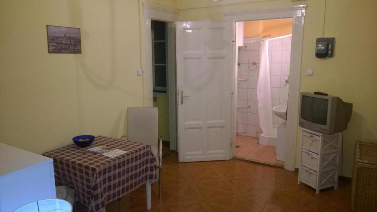 White Ship Apartman Boedapest Buitenkant foto